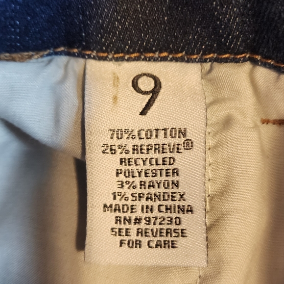 NWT Almost Famous Jeans Super High Rise Crop Trouser Belt Distressed denim sz 9 - Picture 9 of 15